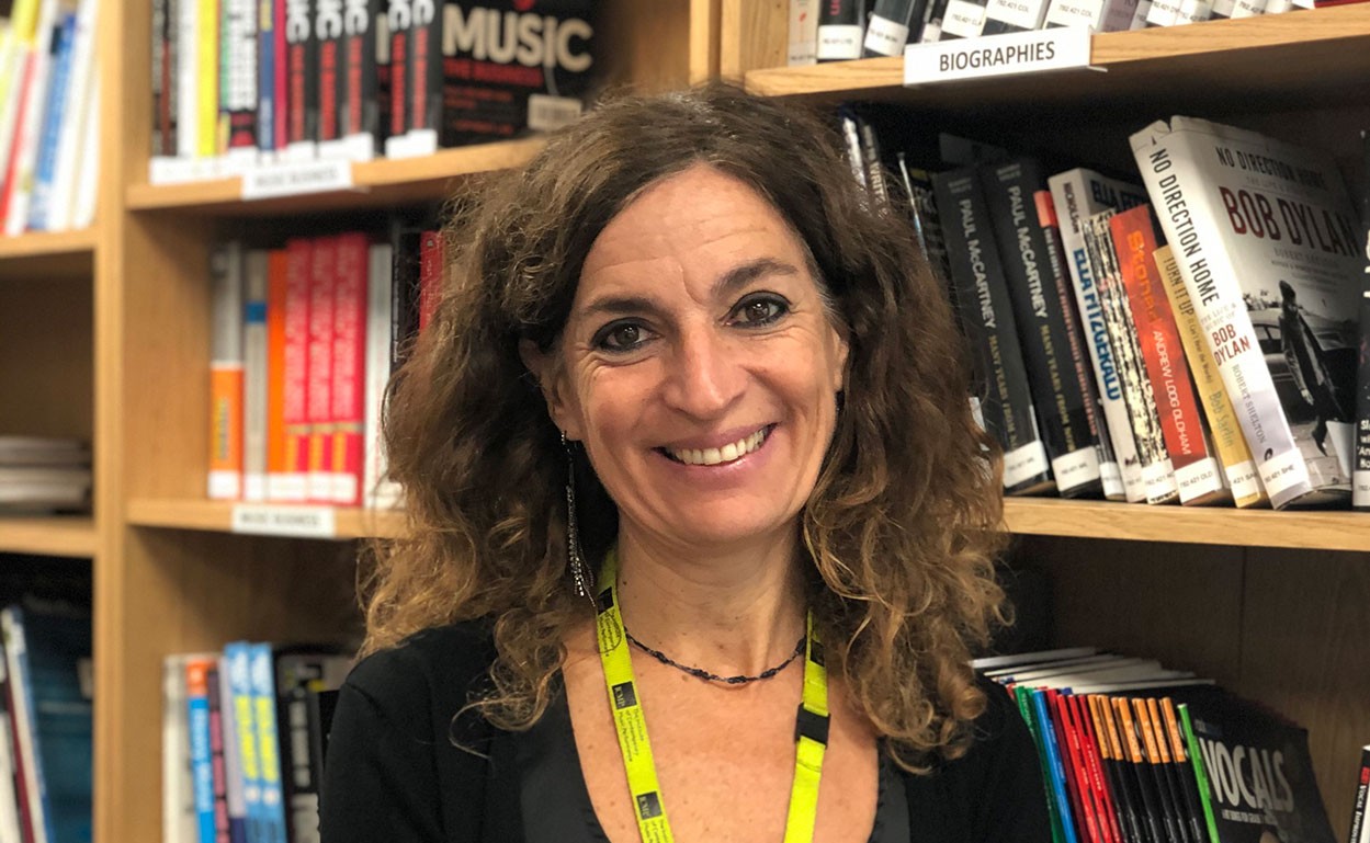 Interview Cristina Ferrer, our librarian ICMP London